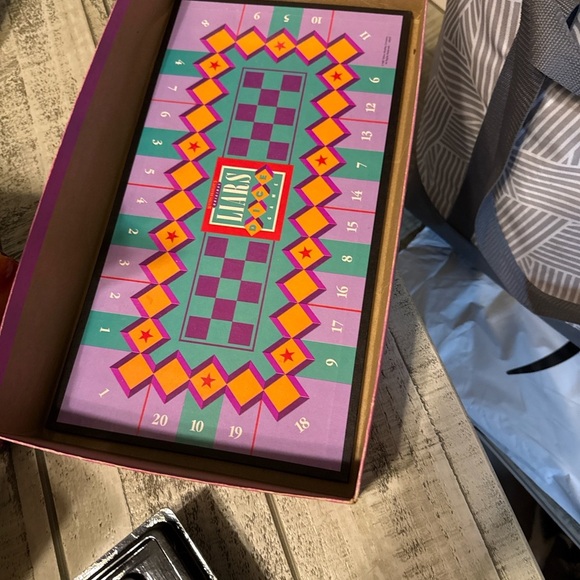 Vintage 1987 Milton Bradley Liar’s Dice Board Game Complete - Picture 2 of 4